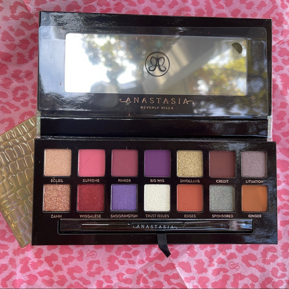 Anastasia Beverly Hills eye shadow palette